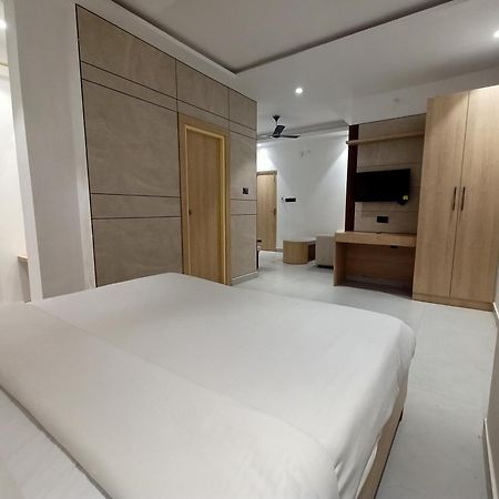 Hotel Global Inn -1 Km From Railway Station - Lift Food And Free Parking Lucknow Esterno foto