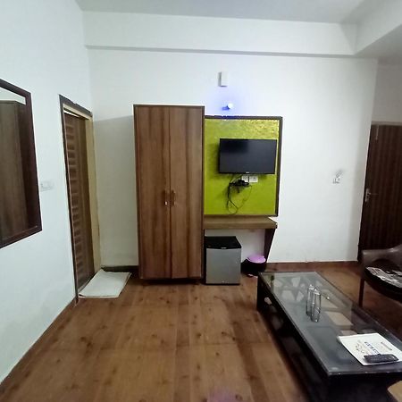 Hotel Global Inn -1 Km From Railway Station - Lift Food And Free Parking Lucknow Esterno foto