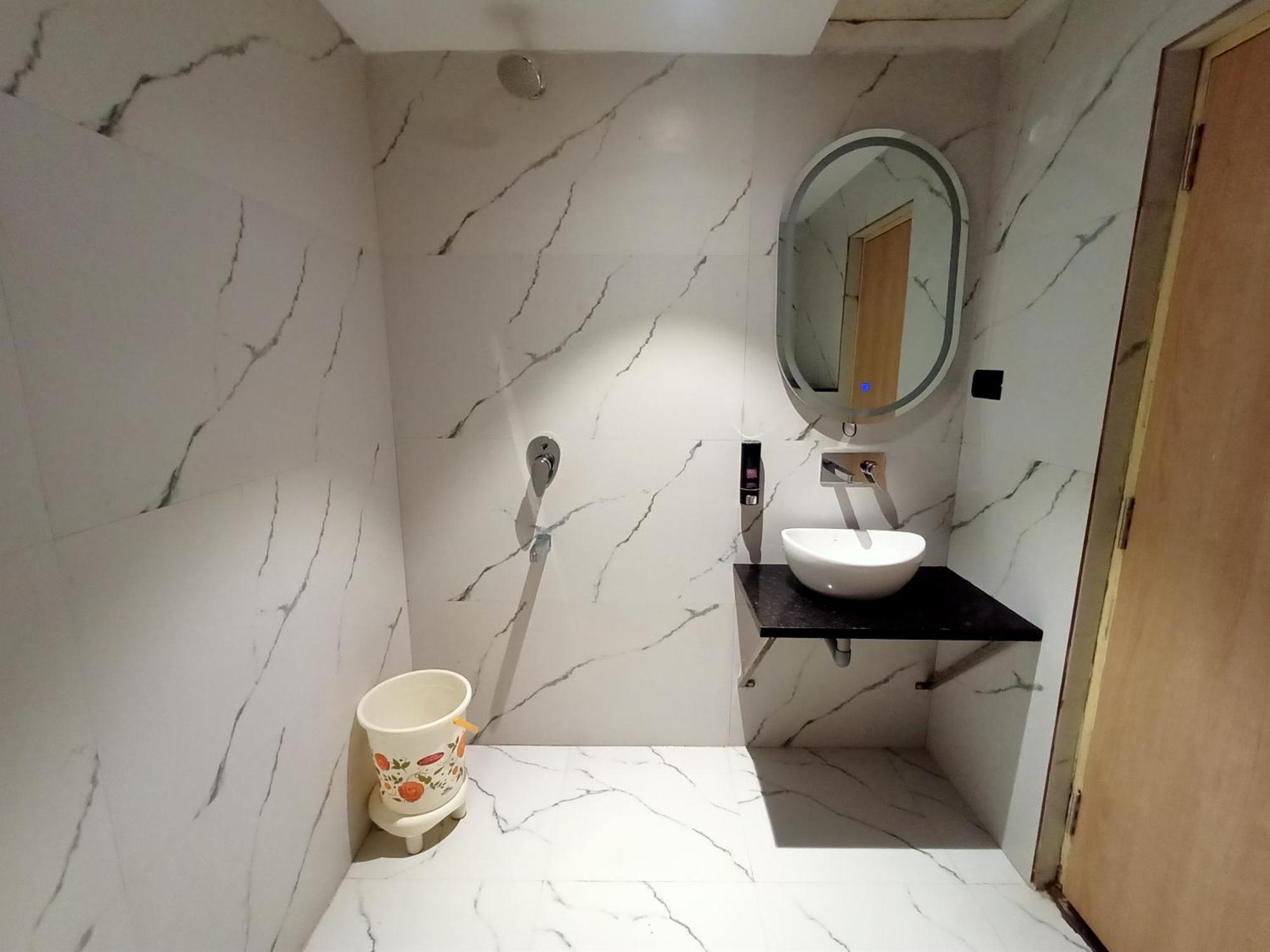 Hotel Global Inn -1 Km From Railway Station - Lift Food And Free Parking Lucknow Esterno foto