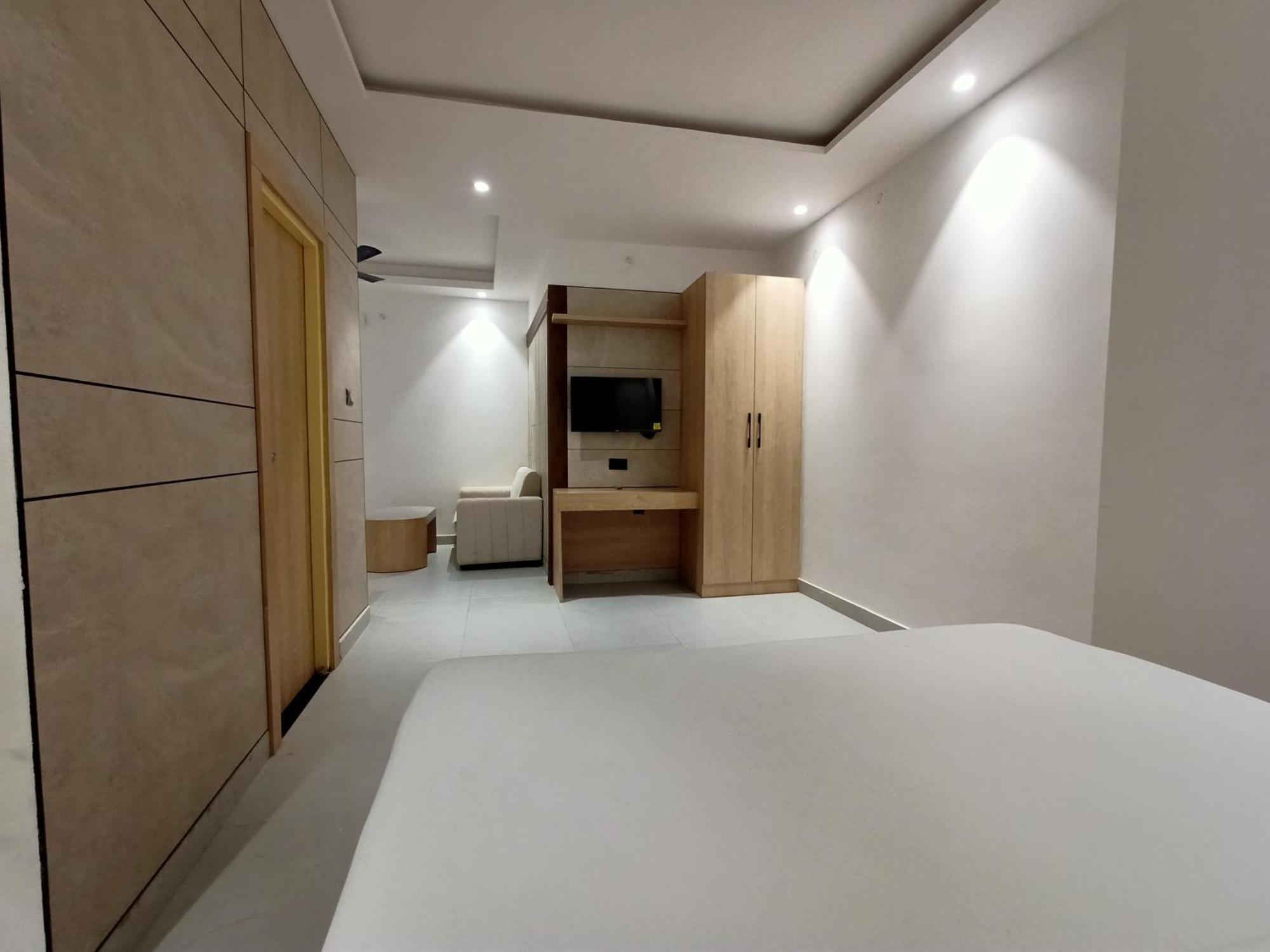 Hotel Global Inn -1 Km From Railway Station - Lift Food And Free Parking Lucknow Esterno foto
