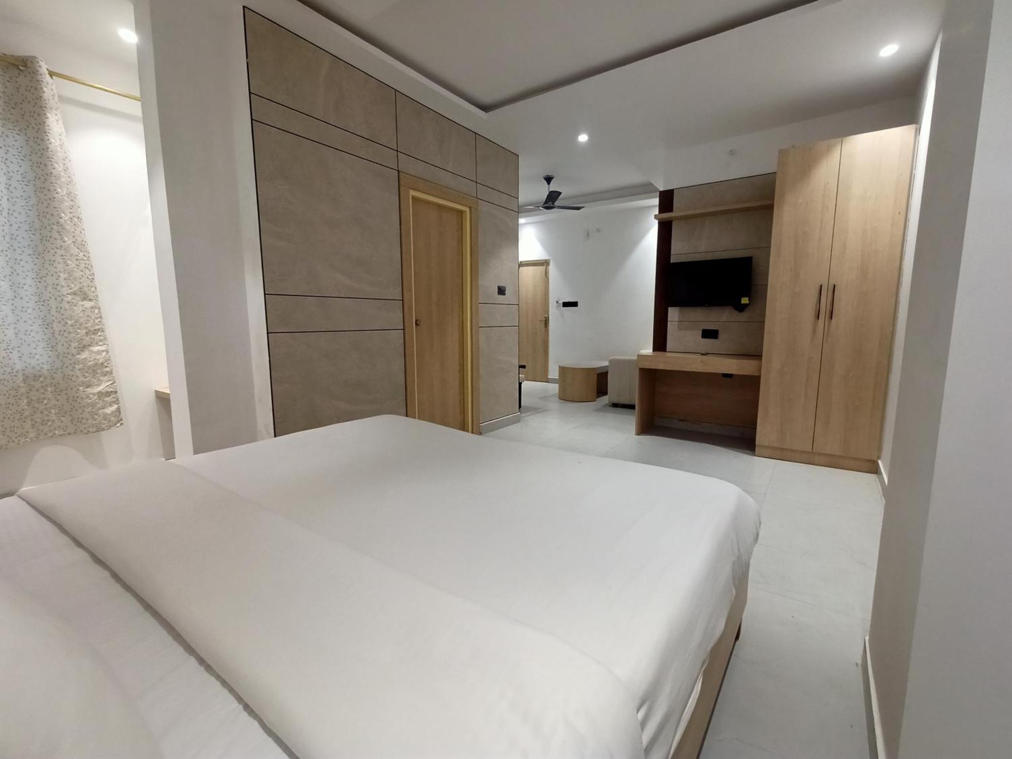 Hotel Global Inn -1 Km From Railway Station - Lift Food And Free Parking Lucknow Esterno foto