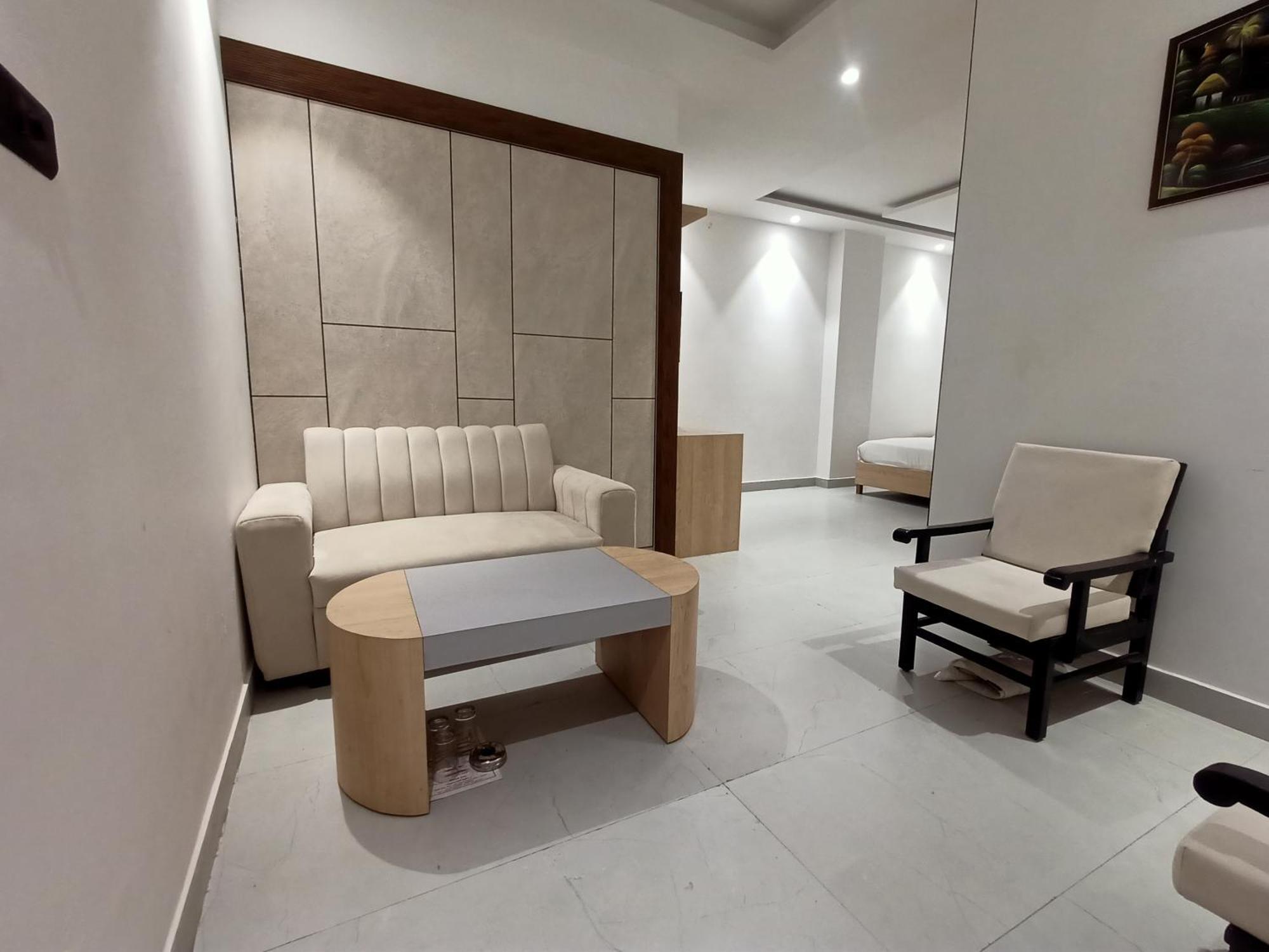 Hotel Global Inn -1 Km From Railway Station - Lift Food And Free Parking Lucknow Esterno foto