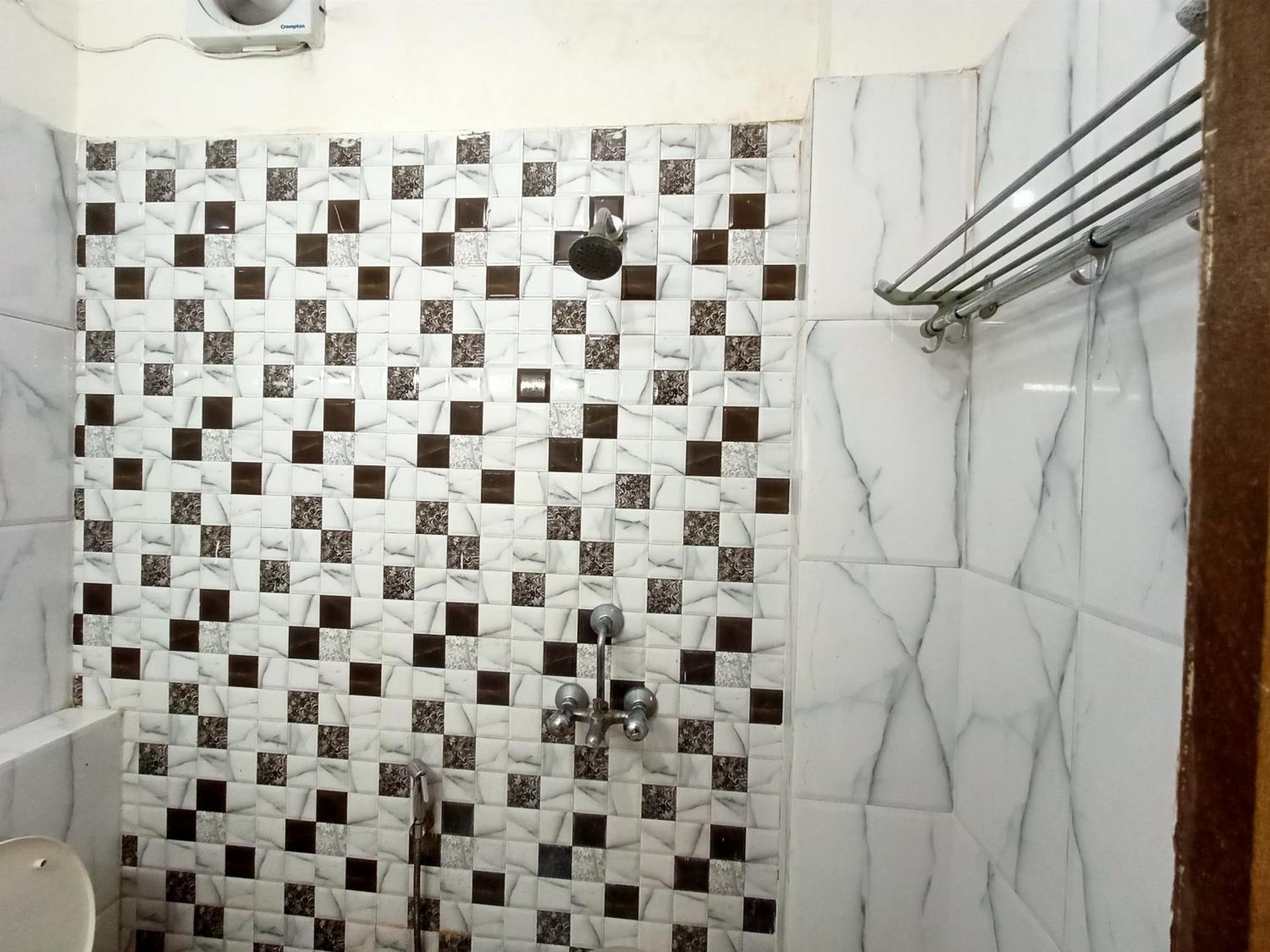 Hotel Global Inn -1 Km From Railway Station - Lift Food And Free Parking Lucknow Esterno foto