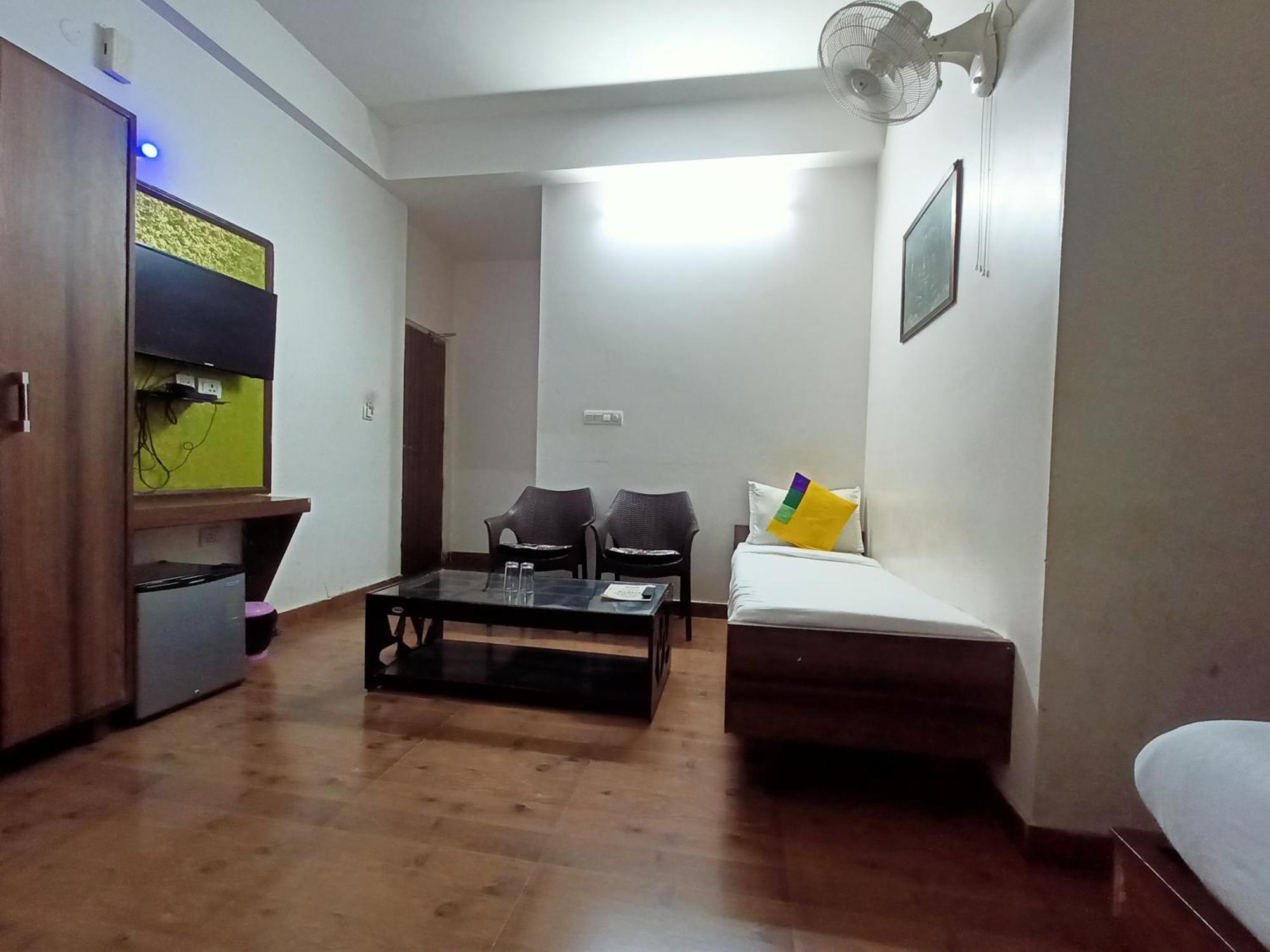 Hotel Global Inn -1 Km From Railway Station - Lift Food And Free Parking Lucknow Esterno foto