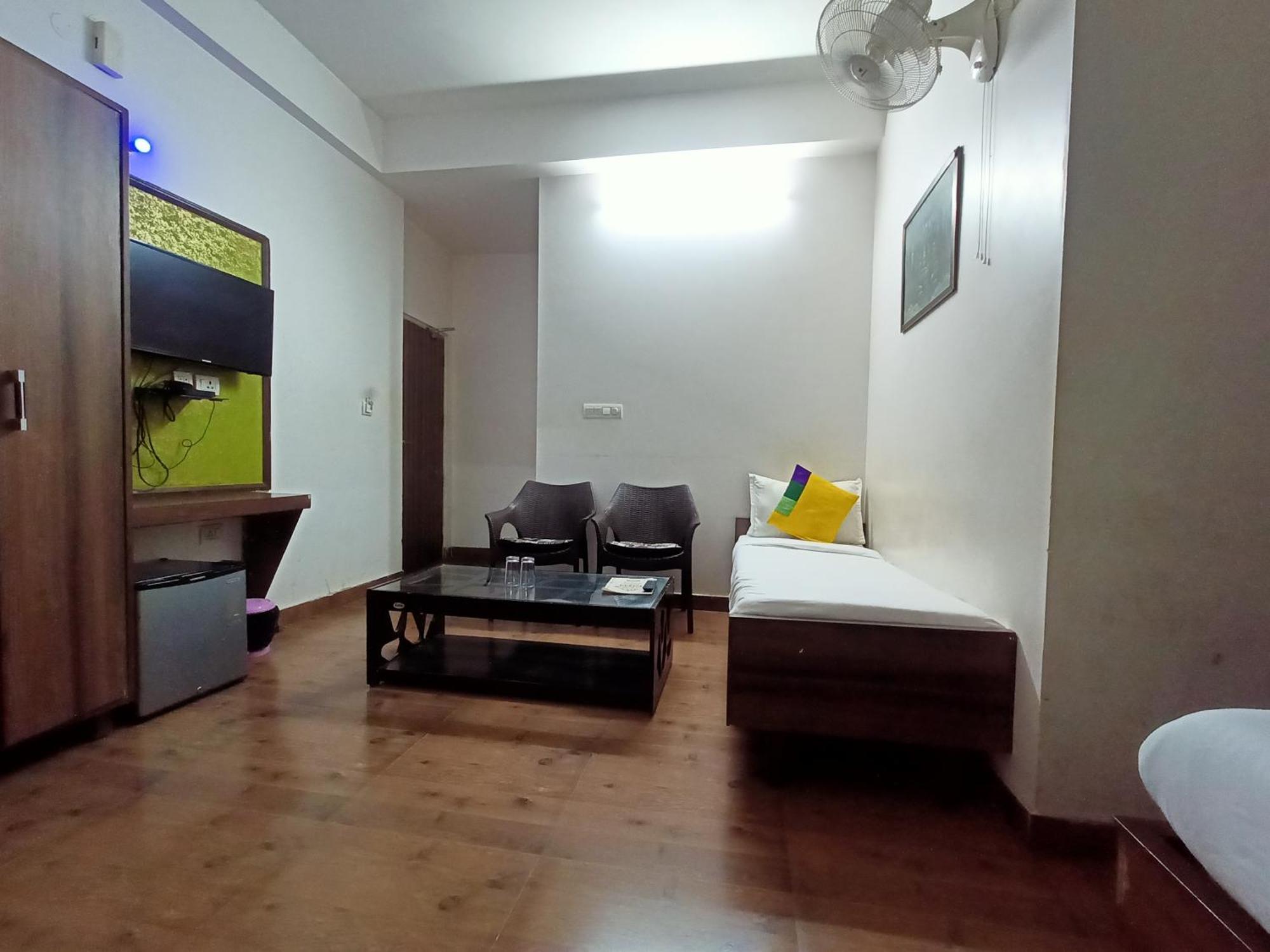 Hotel Global Inn -1 Km From Railway Station - Lift Food And Free Parking Lucknow Esterno foto