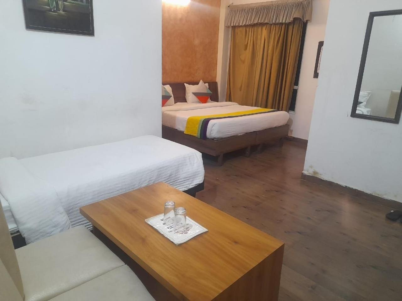 Hotel Global Inn -1 Km From Railway Station - Lift Food And Free Parking Lucknow Camera foto