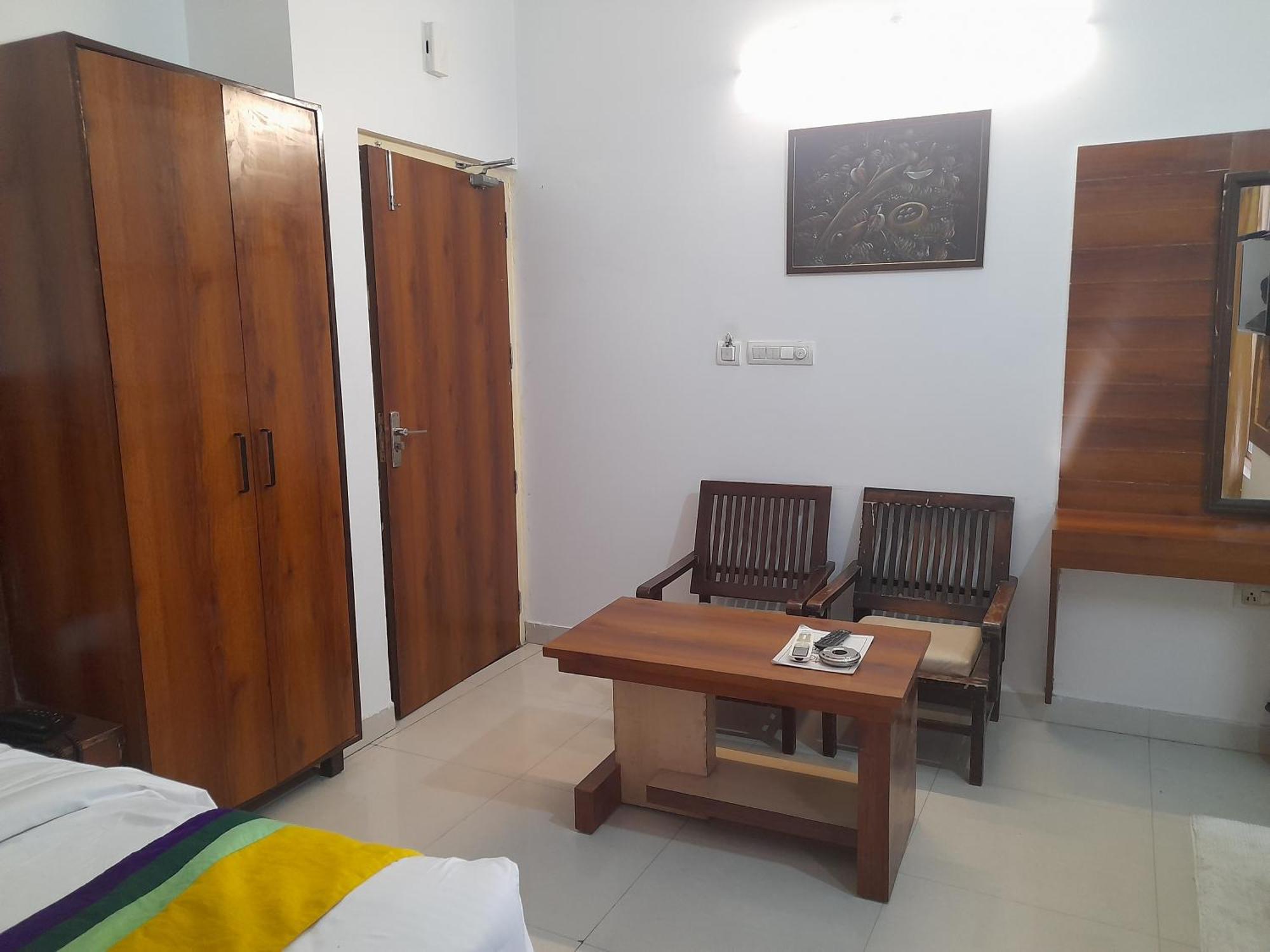 Hotel Global Inn -1 Km From Railway Station - Lift Food And Free Parking Lucknow Esterno foto