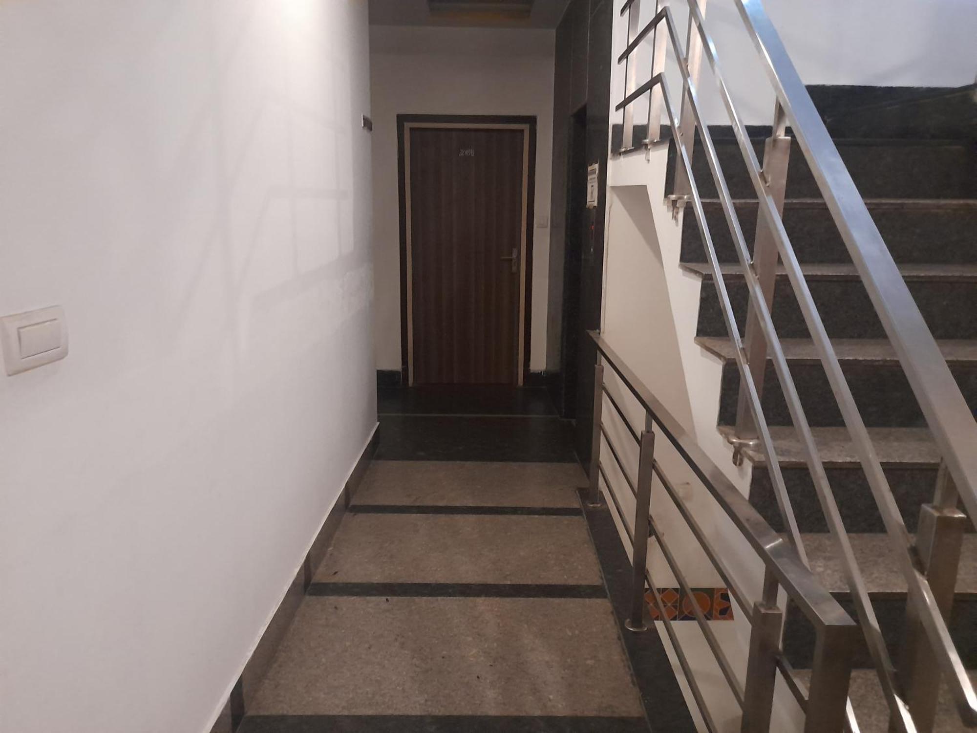 Hotel Global Inn -1 Km From Railway Station - Lift Food And Free Parking Lucknow Esterno foto
