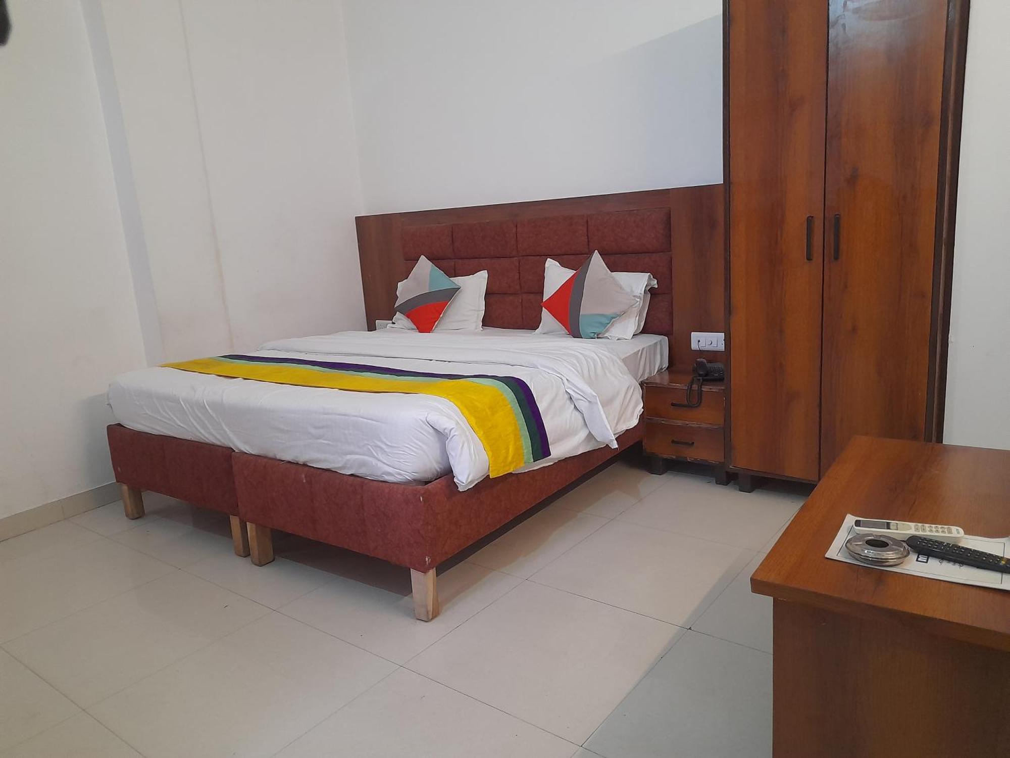 Hotel Global Inn -1 Km From Railway Station - Lift Food And Free Parking Lucknow Esterno foto