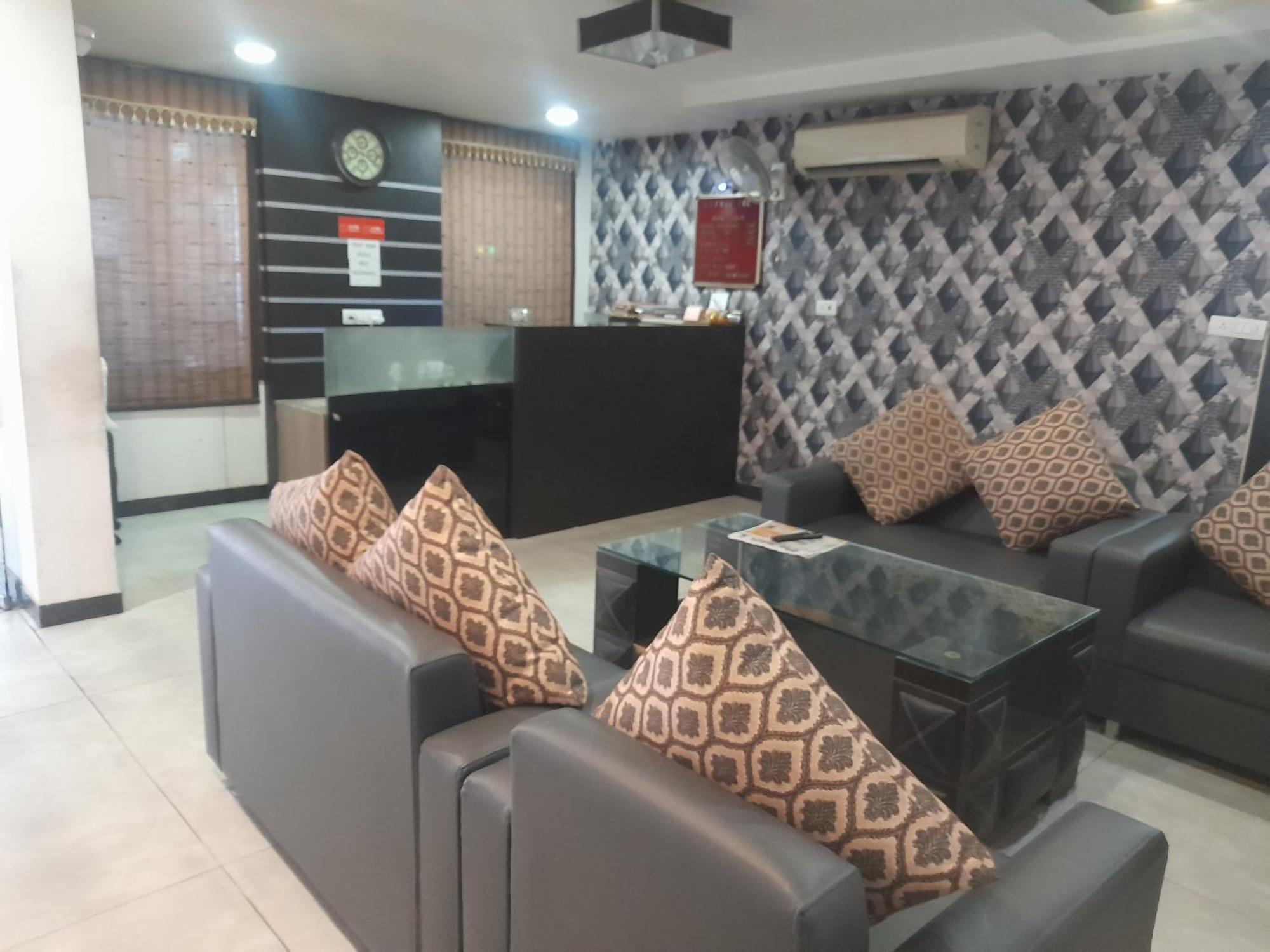 Hotel Global Inn -1 Km From Railway Station - Lift Food And Free Parking Lucknow Esterno foto