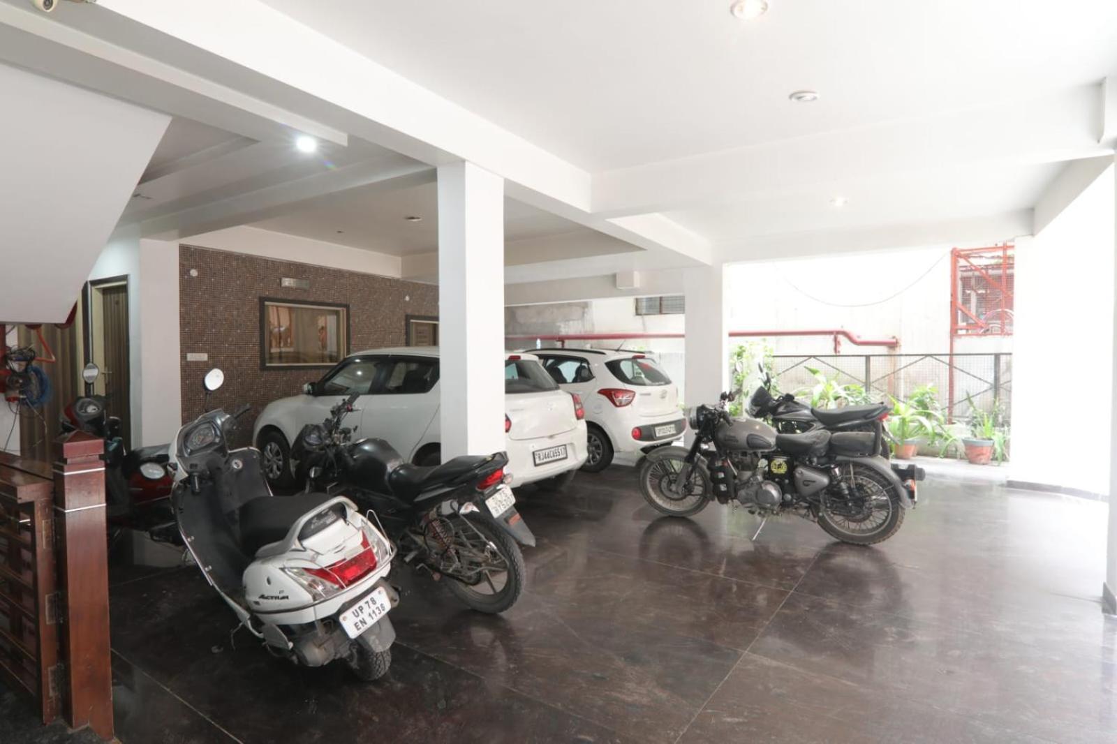 Hotel Global Inn -1 Km From Railway Station - Lift Food And Free Parking Lucknow Esterno foto