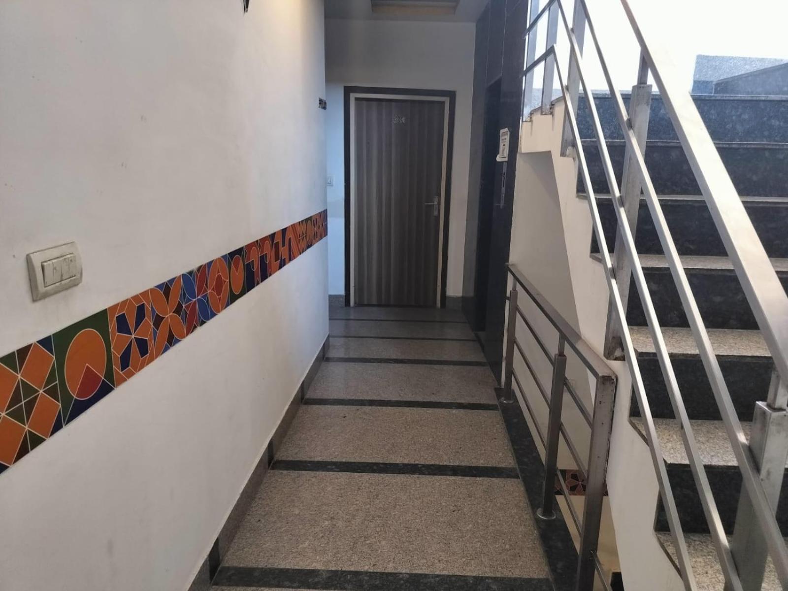 Hotel Global Inn -1 Km From Railway Station - Lift Food And Free Parking Lucknow Esterno foto
